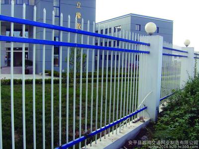 安平鑫海護(hù)欄/護(hù)欄網(wǎng) 工廠隔離柵與圍網(wǎng)的標(biāo)準(zhǔn)件解決方案